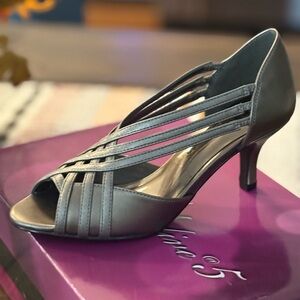 Easy Street Strappy Gray Heels